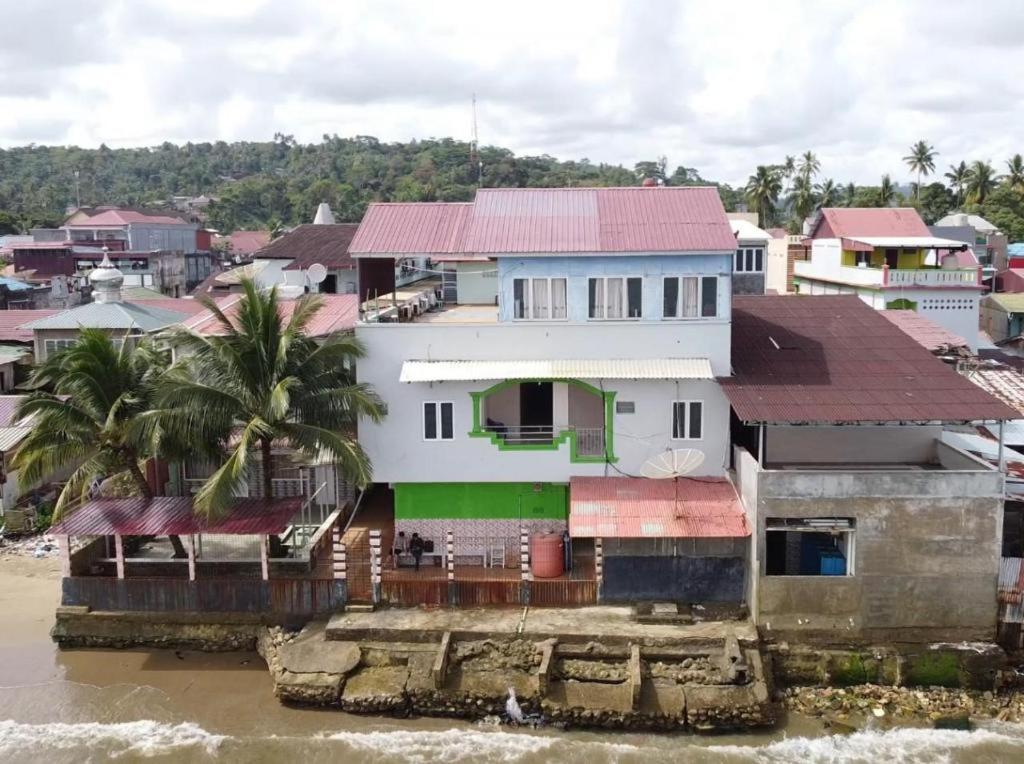 Nasional Hotel Gunungsitoli Bagian luar foto