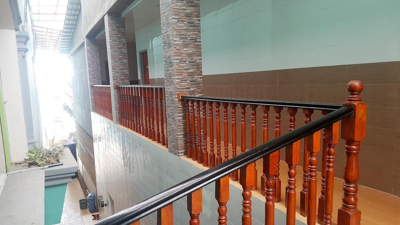 Nasional Hotel Gunungsitoli Bagian luar foto